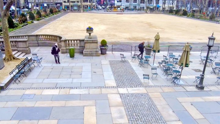Онлайн веб-камера в Брайант-парке, Нью-Йорк (Нью-Йорк, Соединённые Штаты Америки)